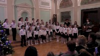 Vánoční koncert přípravného sboru Ostrováček v aule školy