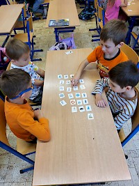 1.B - první měsíc je za námi