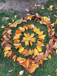 Podzimní mandaly z listí