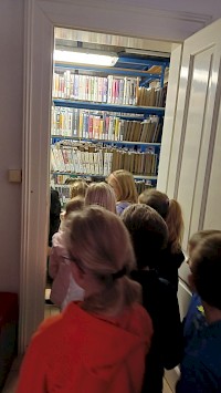 Prvňáci v knihovně