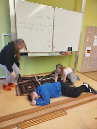 Přenášíme raněné