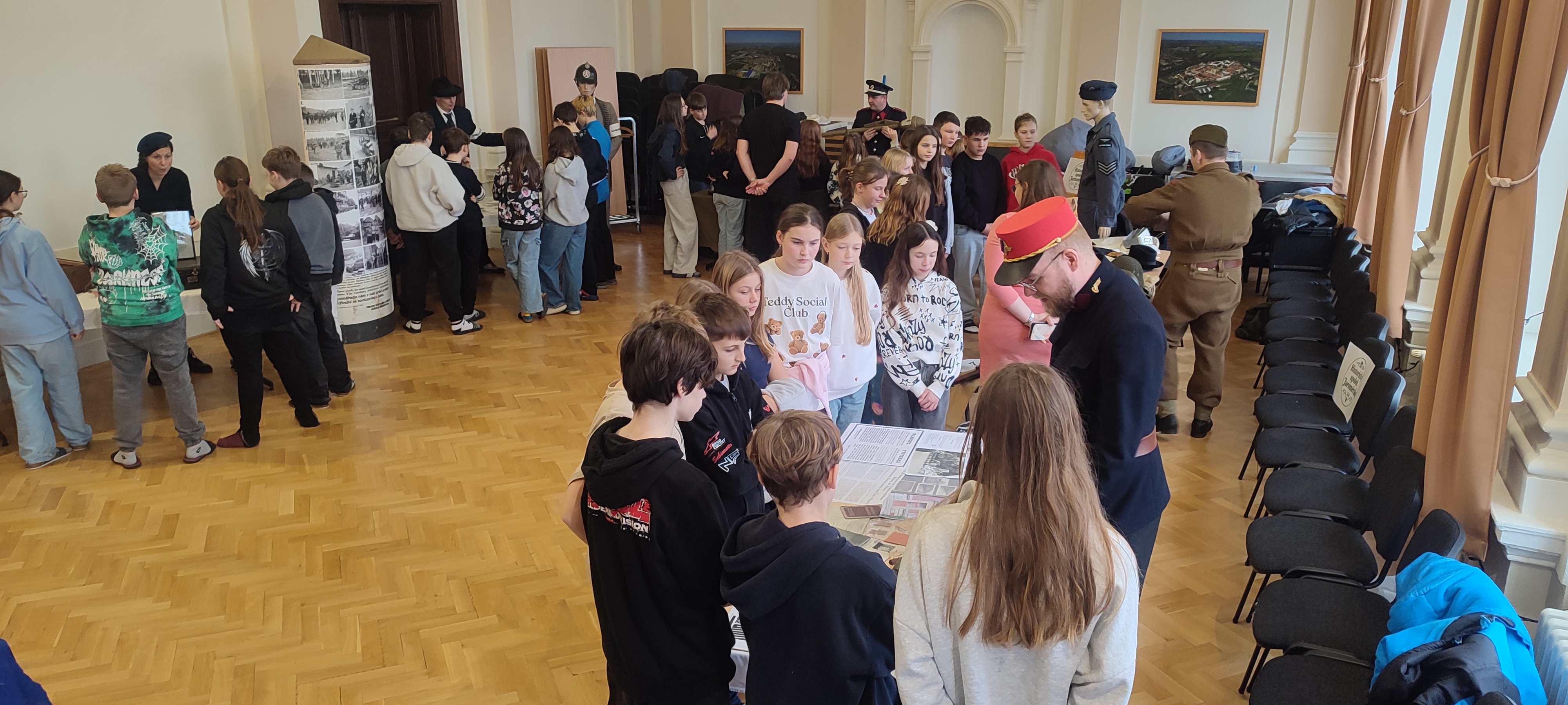 Naše škola ožila historií