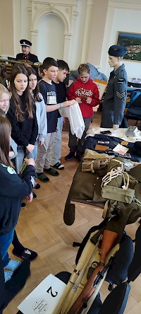 Naše škola ožila historií