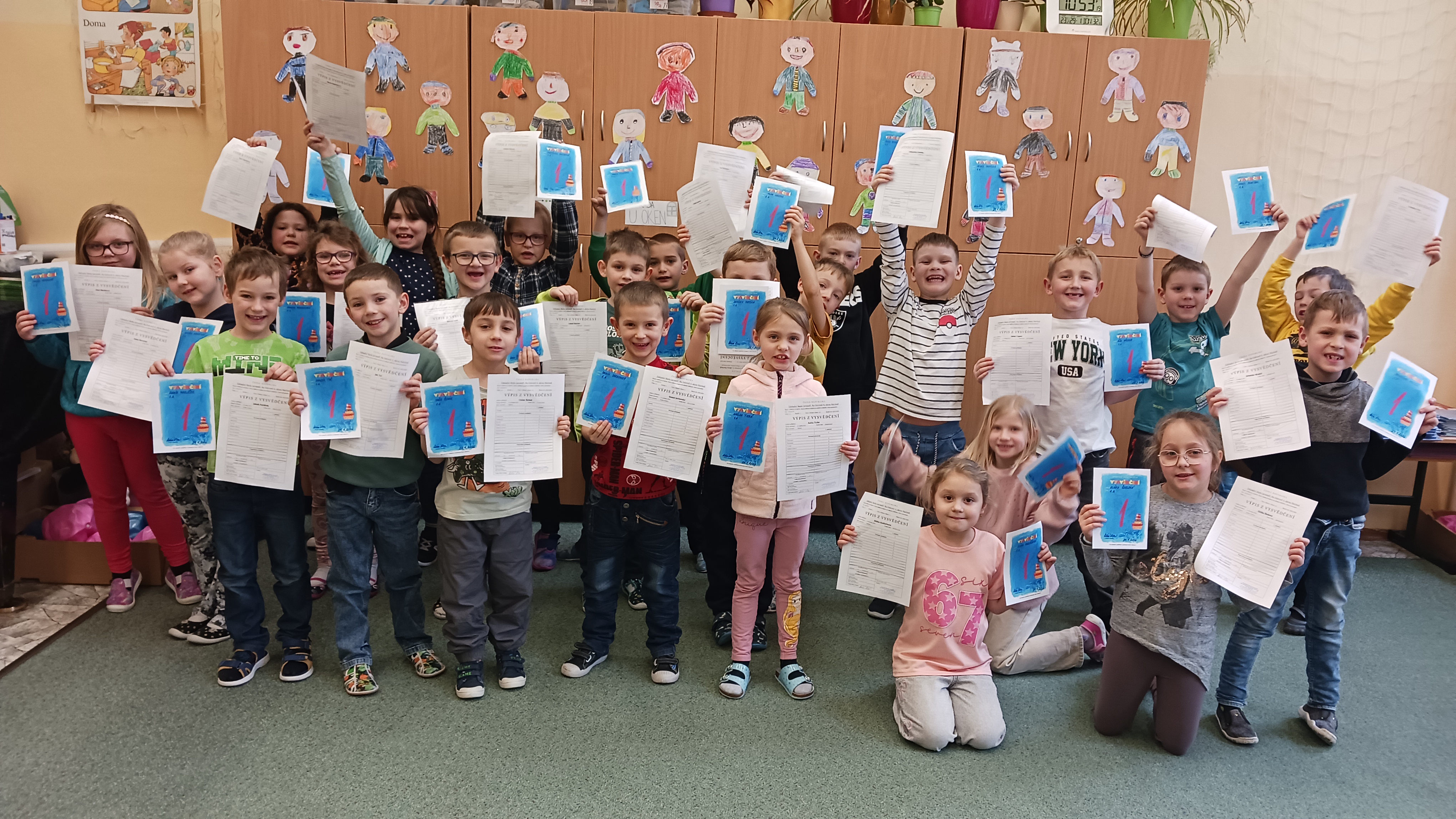 Prvňáci už mají svá první vysvědčení