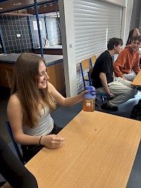 Chemie jako zážitek aneb Přírodovědná učebna jako laboratoř plná kouzel