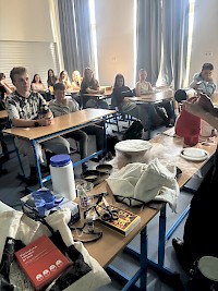 Chemie jako zážitek aneb Přírodovědná učebna jako laboratoř plná kouzel
